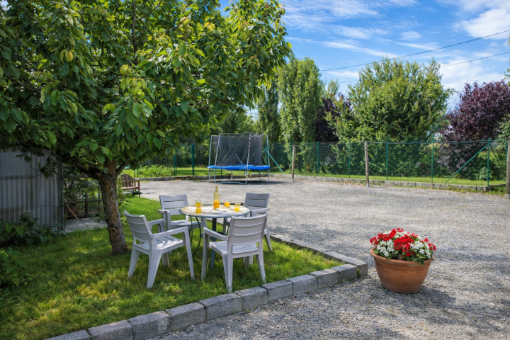 onthaasten in de schaduw van een boom