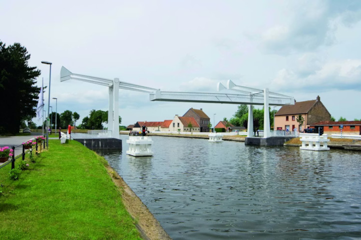 Stalhille brug op fietsafstand van B&B Het Polderhof